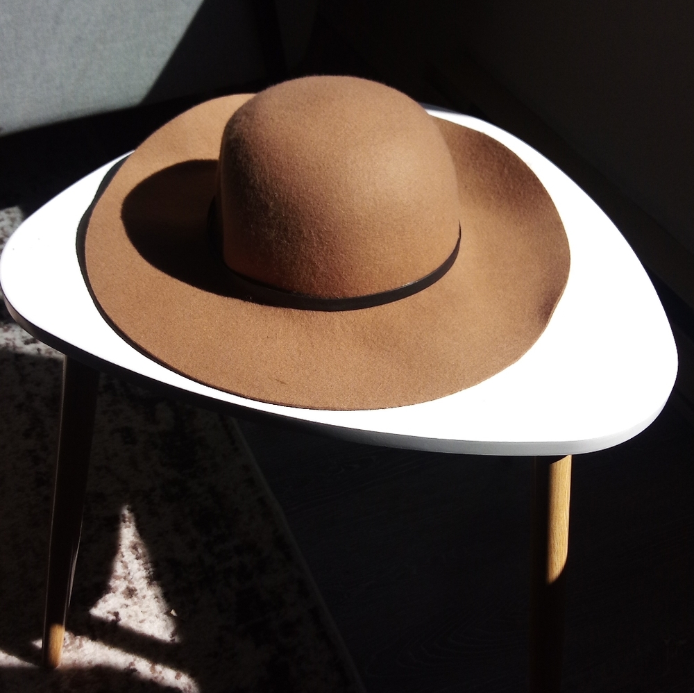 ☕Stylish wide brim hat